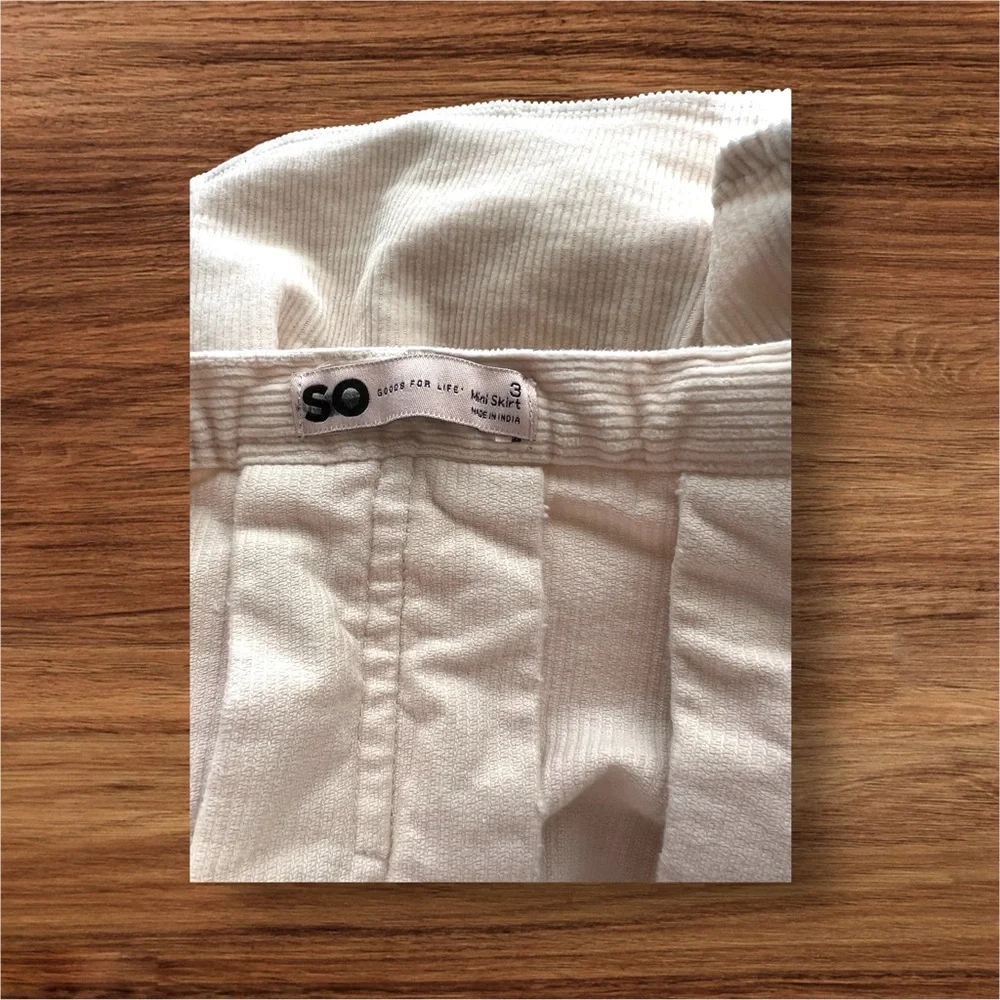 SO Good For Life Corduroy box pleated Cream mini Skirt. Size 3